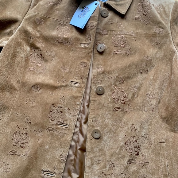 Apropos Suede Floral Embroidery Coat - Picture 4 of 8